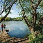 Курортный комплекс Lakeside Lodges Йорк