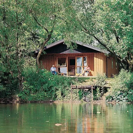 Lakeside Lodges *