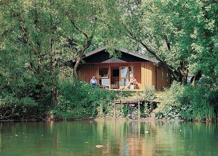 Lakeside Lodges *