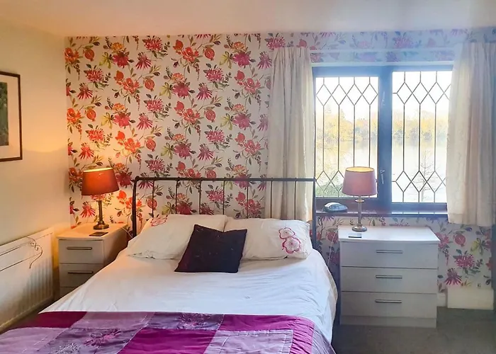 Lakeside Lodges 리조트 *