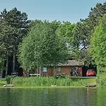 Üdülőközpont Lakeside Lodges *