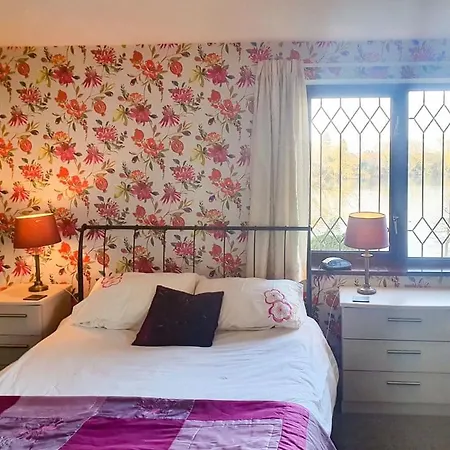 Lakeside Lodges Resort *